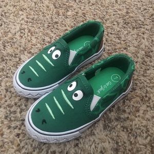 Toddler Boys size 7 cat and jack alligator shoes